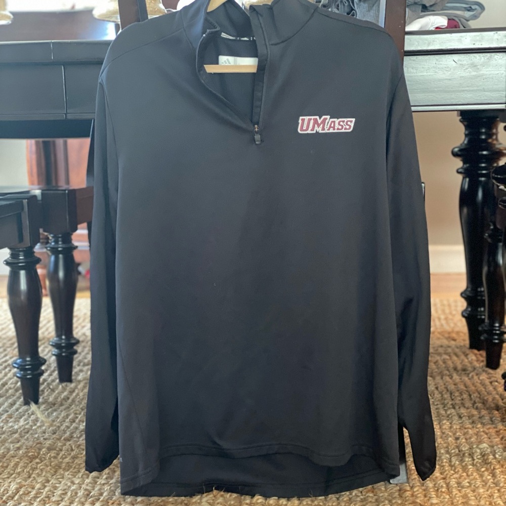 Umass 1/4 zip long sleeve pullover